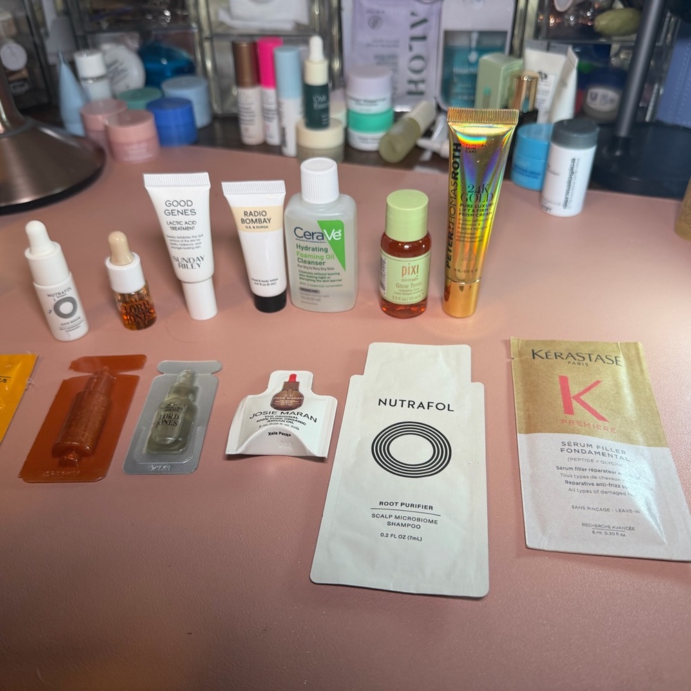 Deluxe/High End Brands: 114 Item Beauty/Skin/Hair Sample Assortment - Picture 12 of 13